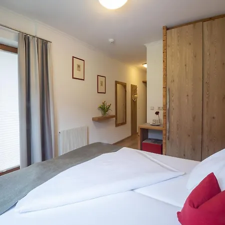 ベッド・アンド・ブレックファスト Helmuth Oberreiter フラッハウ