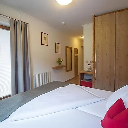 Helmuth Oberreiter Couette-café 3*
